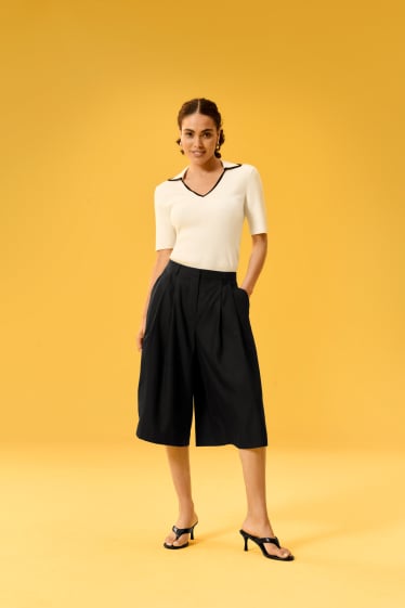 Femmes - Pull en maille - manches courtes - finition côtelée - blanc