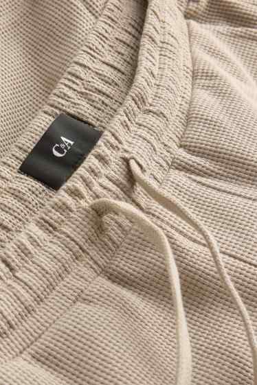 Hommes - Short en molleton - finition texturée - beige