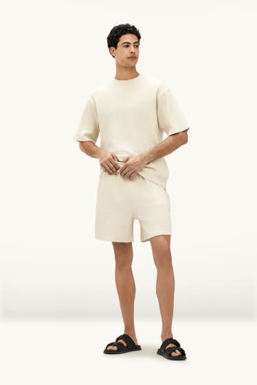 Herren - Sweatshorts - strukturiert - cremeweiß