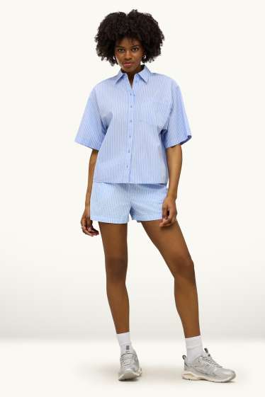 Femmes - Short - mid waist - à rayures - blanc / bleu clair