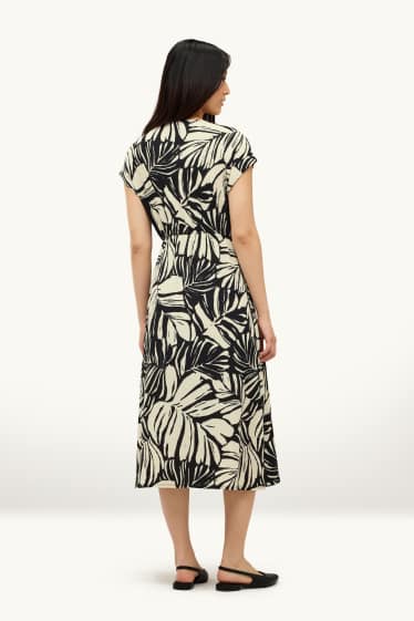 Dames - Fit & flare-jurk met V-hals - met patroon - wit / zwart