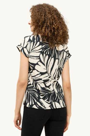 Dámské - Tričko s výstřihem ve tvaru V - regular fit - se vzorem - černá