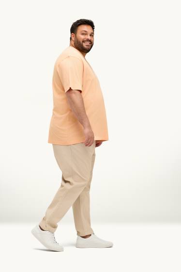 Hommes - Chino - tapered fit - finition texturée - beige clair