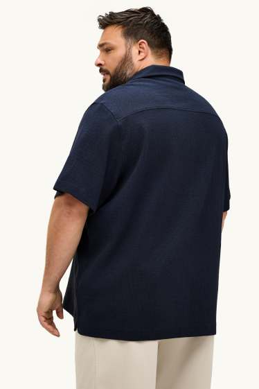 Hommes - Chemise - regular fit - col revers - finition texturée - bleu foncé