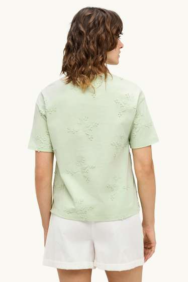 Femei - Tricou - regular fit - brodat - cu flori - verde deschis