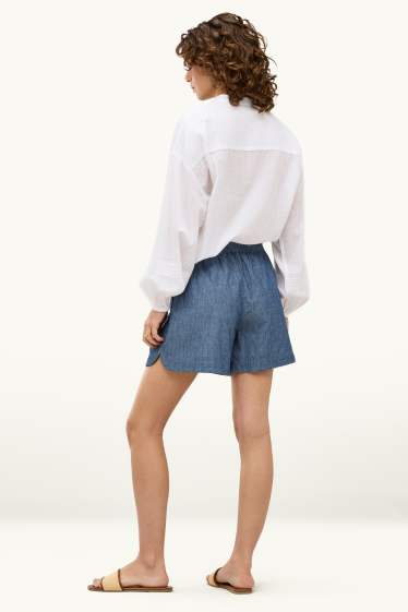 Donna - Shorts - vita media - look jeans - jeans blu scuro