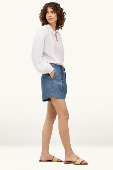 Donna - Shorts - vita media - look jeans - jeans blu scuro