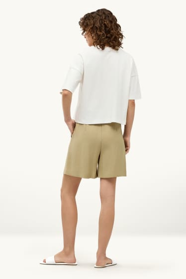 Women - Bermuda shorts with belt - mid-rise waist - khaki