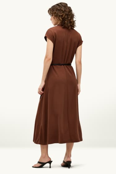 Damen - Fit & Flare Kleid mit Gürtel und V-Ausschnitt - braun