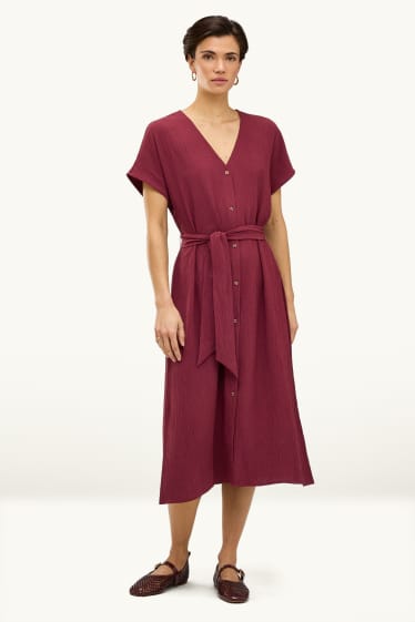 Dámské - Šaty s výstřihem ve tvaru V - straight fit - strukturované - bordeaux