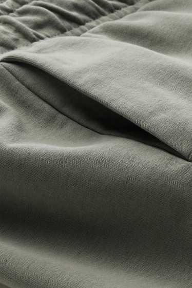 Uomo - Shorts di felpa - verde chiaro