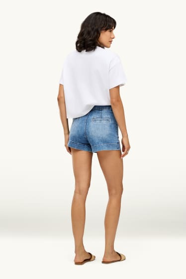 Women - Denim shorts - low-rise waist - LYCRA® - blue denim