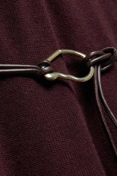 Femmes - Robe de maille avec ceinture - straight fit - marron foncé