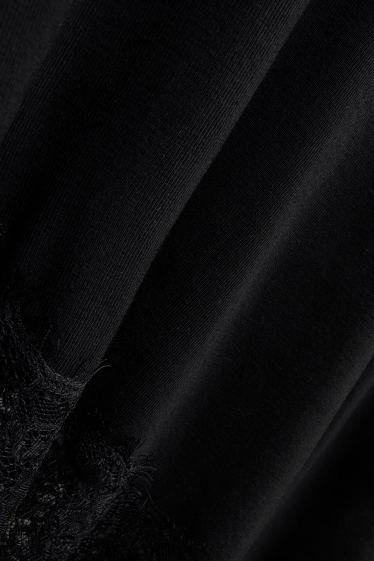 Damen - T-Shirt mit V-Ausschnitt - Curvy Fit - schwarz