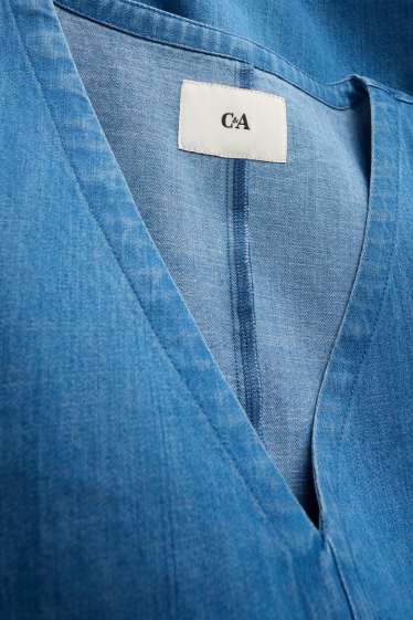 Women - Denim dress with V-neck - blue denim