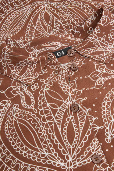 Dona - Vestit camiser - estampat - marró