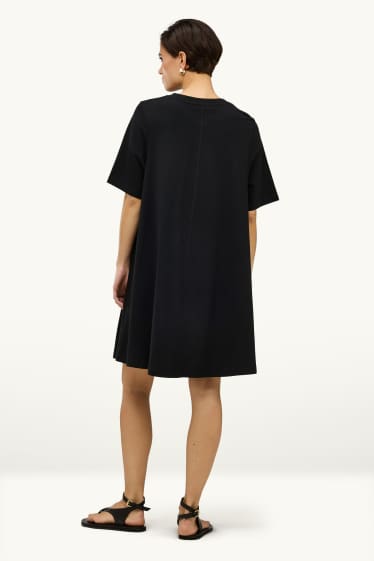 Femei - Rochie-tricou - negru