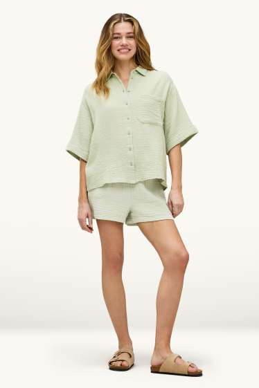 Dona - Pantalons curts de mussolina - mid waist - verd clar