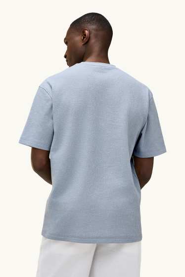 Mężczyźni - T-shirt - relaxed fit - niebieski