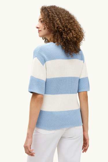 Dames - Gebreide trui - korte mouwen - ribstof - gestreept - blauw / wit