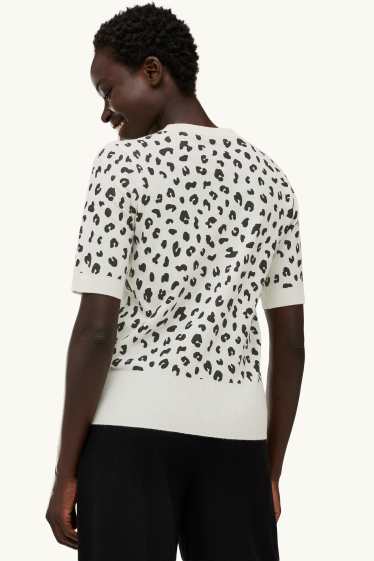 Femmes - Pull de maille - manches courtes - imprimé léopard - blanc / noir