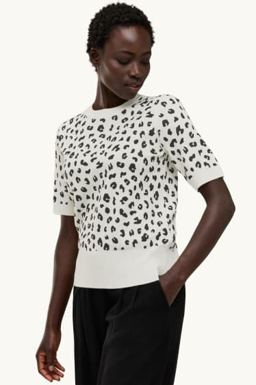 Femmes - Pull de maille - manches courtes - imprimé léopard - blanc / noir