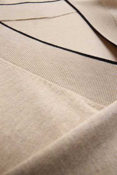 Women - V-neck jumper - beige