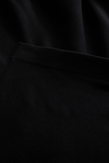Women - Knitted skirt - black