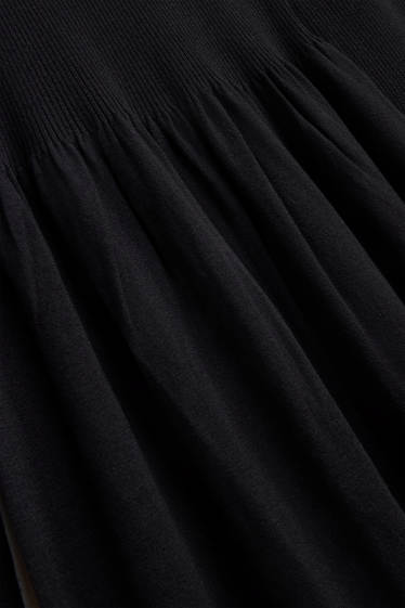 Femmes - Robe en maille - finition côtelée - noir