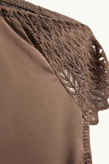 Women - Thong - brown