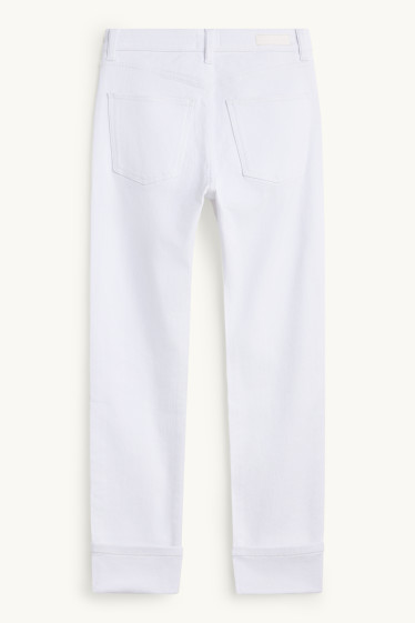 Femei - Crop straight jeans - talie medie - alb