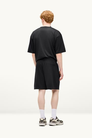 Men - Shorts - black