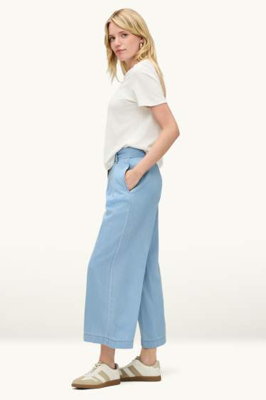 Dames - Kortere pantalon met ceintuur - high waist - wide leg - jeanslichtblauw