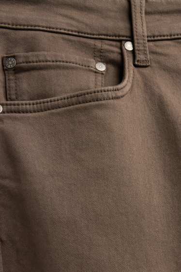 Bărbați - Pantaloni - slim fit - LYCRA® - maro
