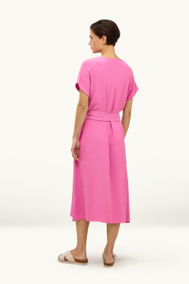 Damen - Kleid mit V-Ausschnitt - Straight Fit - strukturiert - pink