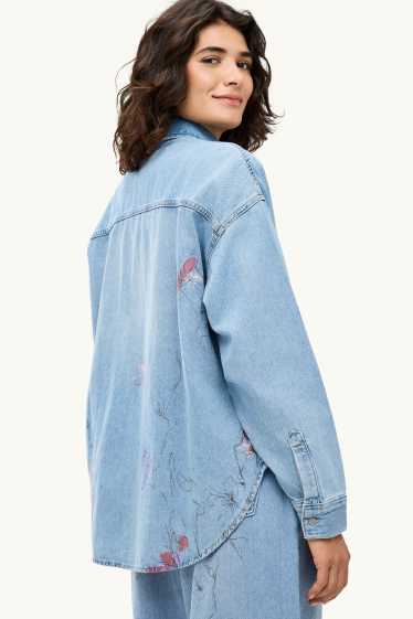 Femei - Bluză tip cămașă din denim - cu flori - denim-albastru deschis
