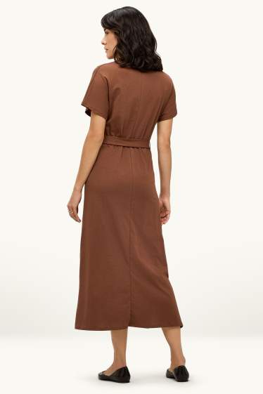 Dames - Fit & flare-jurk met V-hals en ceintuur - bruin
