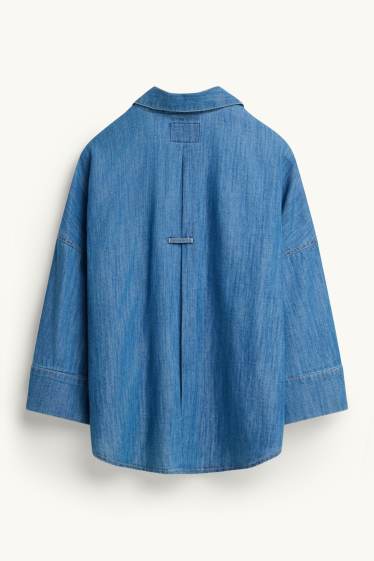 Femei - Bluză din denim cu decolteu în V - denim-albastru
