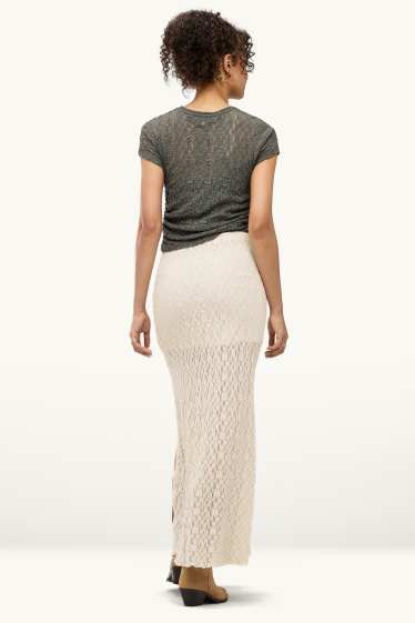 Women - Skirt with slit - textured - creme