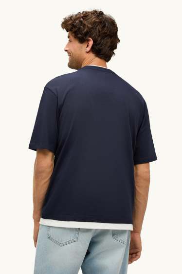 Herren - T-Shirt - Relaxed Fit - 2-in-1-Look - dunkelblau / weiß