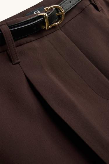 Dames - Pantalon met riem - high waist - tapered fit - donkerbruin
