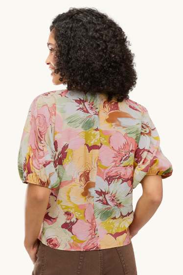 Femmes - Chemisier à col V - à fleurs - rose