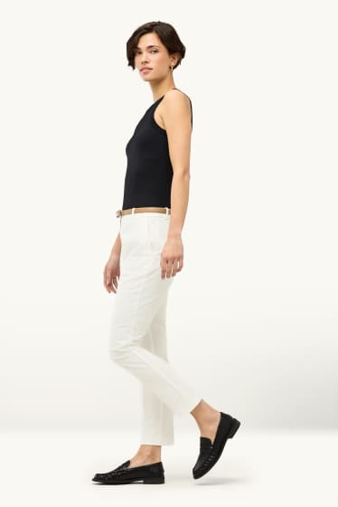 Damen - Stoffhose mit Gürtel - Mid Waist - Tapered Fit - weiß