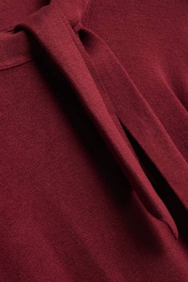 Women - Fine knit jumper with knot detail - bordeaux