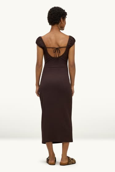 Femmes - Robe fendue - marron