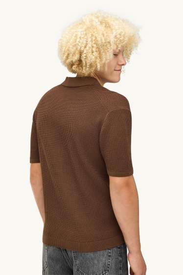 Bărbați - Tricou polo din tricot - reiat - maro