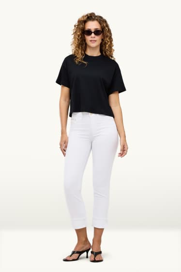 Femei - Crop straight jeans - talie medie - alb