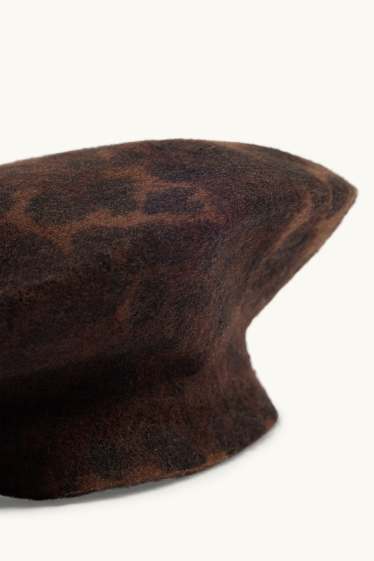Femmes - Béret basque en laine - imprimé léopard - marron foncé