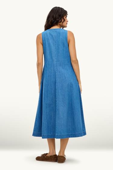 Women - Denim dress with V-neck - blue denim
