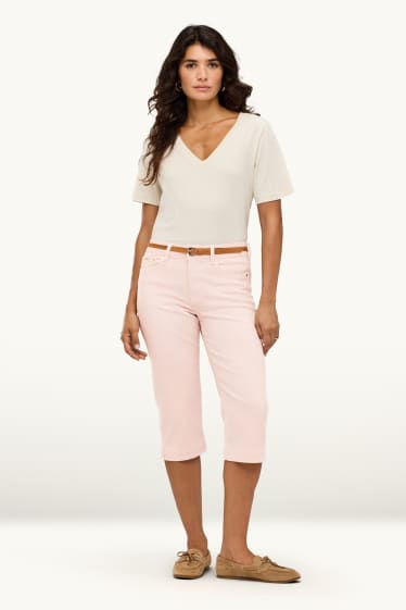 Femei - Capri jeans cu curea - talie medie - roz pal